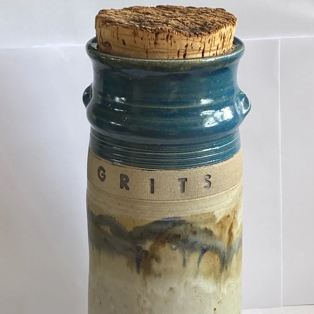 Hand Made 1987 Stoneware Pottery Container GRITS Сrock W/ Lid Signed Bob Huskins